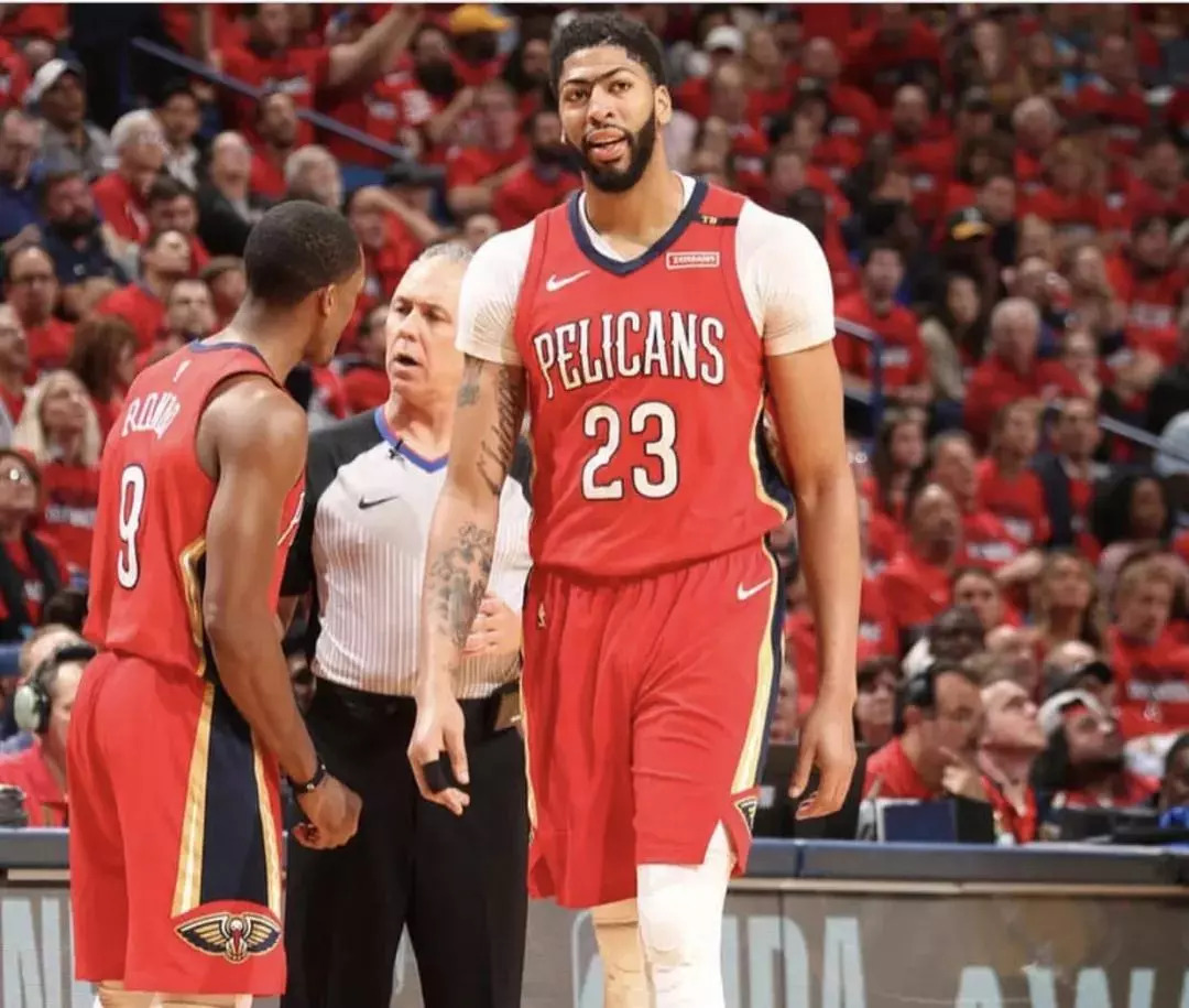 膀和强壮的 膀和强壮的