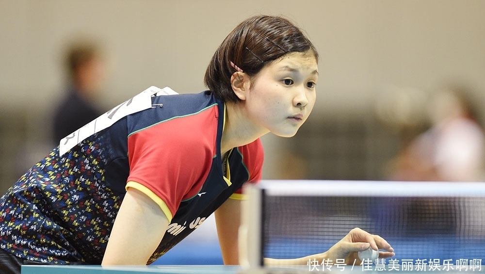 边后卫内收 边后卫内收